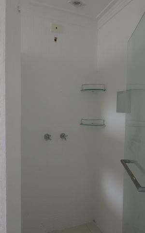 Apartamento à venda com 286m², 4 quartos e 5 vagasBanheiro da Suíte 1
