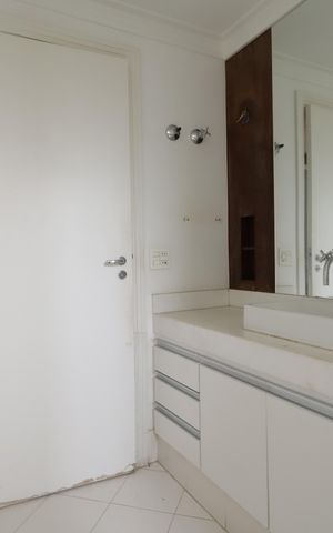 Apartamento à venda com 286m², 4 quartos e 5 vagasBanheiro da Suíte 3