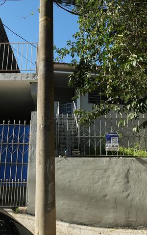Casa para alugar com 143m², 2 quartos e 2 vagasFachada