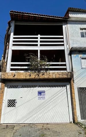 Casa à venda com 220m², 3 quartos e 4 vagas Casa à venda com 220m², 3 quartos e 4 vagasFachada