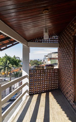 Casa à venda com 220m², 3 quartos e 4 vagas Casa à venda com 220m², 3 quartos e 4 vagasVaranda