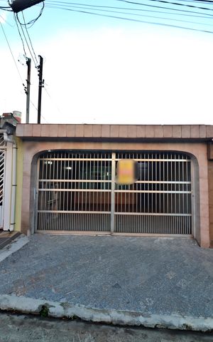 Casa à venda com 190m², 4 quartos e 2 vagasFachada
