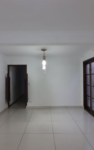 Casa à venda com 190m², 4 quartos e 2 vagasSala 