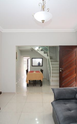 Casa à venda com 189m², 3 quartos e 2 vagasSala