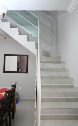 Casa à venda com 189m², 3 quartos e 2 vagasEscadas
