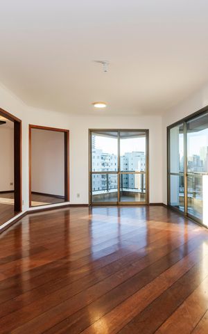 Apartamento para alugar com 217m², 3 quartos e 3 vagas Apartamento para alugar com 217m², 3 quartos e 3 vagasSala