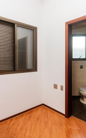 Apartamento para alugar com 217m², 3 quartos e 3 vagas Apartamento para alugar com 217m², 3 quartos e 3 vagasQuarto de Serviço