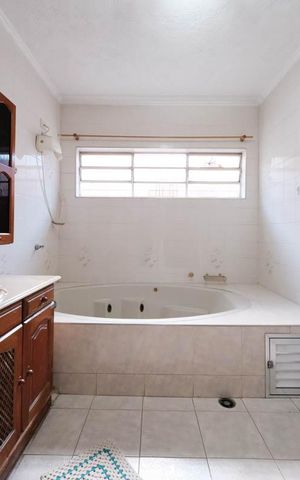 Casa à venda com 400m², 4 quartos e 4 vagasBanheiro 2