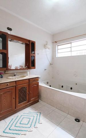 Casa à venda com 400m², 4 quartos e 4 vagasBanheiro 2