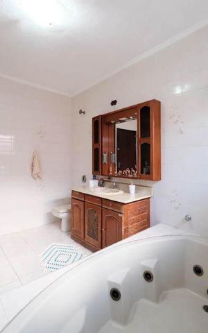 Casa à venda com 400m², 4 quartos e 4 vagasBanheiro 2