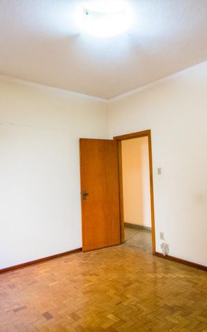 Casa à venda com 360m², 3 quartos e 4 vagas Casa à venda com 360m², 3 quartos e 4 vagasQuarto 2