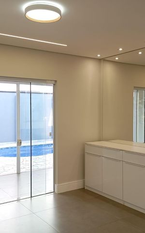 Casa de condomínio à venda com 254m², 3 quartos e 4 vagas