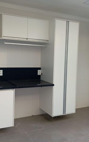 Casa de condomínio à venda com 254m², 3 quartos e 4 vagas