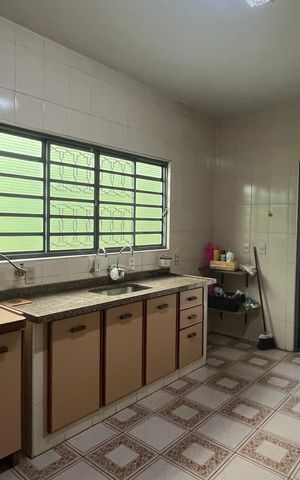 Casa para alugar com 260m², 3 quartos e 2 vagas