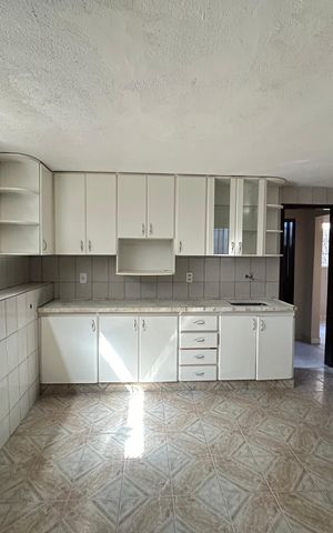 Casa à venda com 240m², 4 quartos e 2 vagas