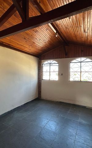 Casa à venda com 240m², 4 quartos e 2 vagas
