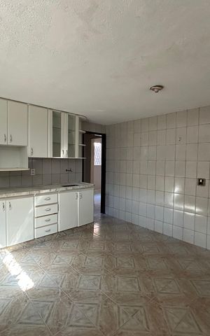 Casa à venda com 240m², 4 quartos e 2 vagas