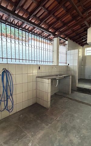 Casa à venda com 240m², 4 quartos e 2 vagas