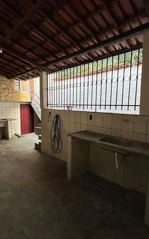 Casa à venda com 240m², 4 quartos e 2 vagas
