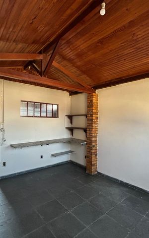 Casa à venda com 240m², 4 quartos e 2 vagas
