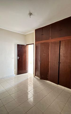 Casa à venda com 240m², 4 quartos e 2 vagas