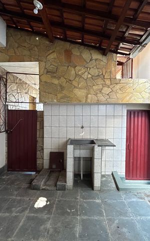 Casa à venda com 240m², 4 quartos e 2 vagas