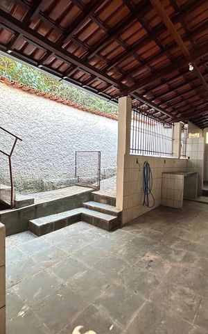 Casa à venda com 240m², 4 quartos e 2 vagas