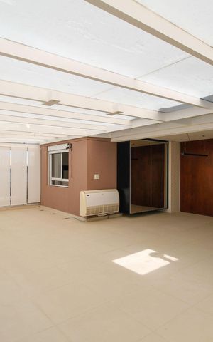 Apartamento à venda com 156m², 2 quartos e 2 vagas Apartamento à venda com 156m², 2 quartos e 2 vagasVaranda Gourmet