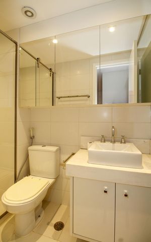 Apartamento à venda com 156m², 2 quartos e 2 vagas Apartamento à venda com 156m², 2 quartos e 2 vagasBanheiro da Suíte 1