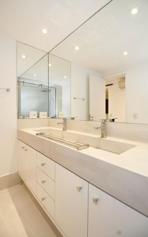 Apartamento à venda com 156m², 2 quartos e 2 vagas Apartamento à venda com 156m², 2 quartos e 2 vagasBanheiro da Suíte 2