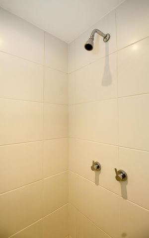 Apartamento à venda com 156m², 2 quartos e 2 vagas Apartamento à venda com 156m², 2 quartos e 2 vagasBanheiro da Suíte 1
