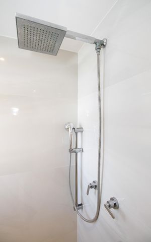 Apartamento à venda com 156m², 2 quartos e 2 vagas Apartamento à venda com 156m², 2 quartos e 2 vagasBanheiro da Suíte 2