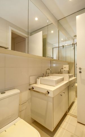 Apartamento à venda com 156m², 2 quartos e 2 vagas Apartamento à venda com 156m², 2 quartos e 2 vagasBanheiro da Suíte 1