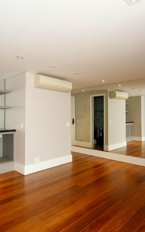 Apartamento à venda com 156m², 2 quartos e 2 vagas Apartamento à venda com 156m², 2 quartos e 2 vagasSala