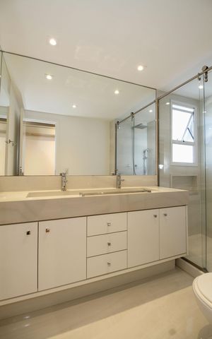 Apartamento à venda com 156m², 2 quartos e 2 vagas Apartamento à venda com 156m², 2 quartos e 2 vagasBanheiro da Suíte 2