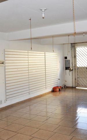 Casa à venda com 127m², 2 quartos e sem vaga Casa à venda com 127m², 2 quartos e sem vagaDetalhe - Garagem