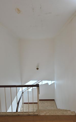Casa à venda com 260m², 4 quartos e 1 vagaEscadas