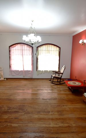 Casa à venda com 213m², 3 quartos e 4 vagasSala