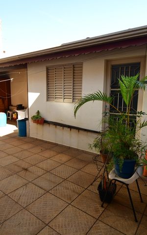 Casa à venda com 213m², 3 quartos e 4 vagasQuintal