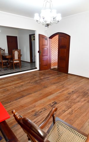 Casa à venda com 213m², 3 quartos e 4 vagasSala