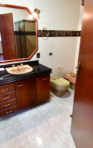 Casa à venda com 213m², 3 quartos e 4 vagasBanheiro Suíte