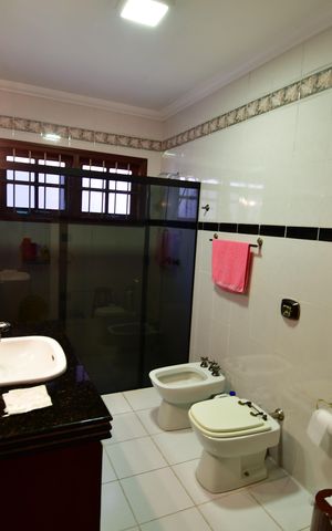 Casa à venda com 213m², 3 quartos e 4 vagasBanheiro Social