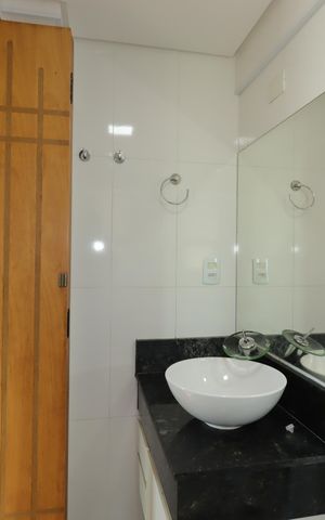 Apartamento à venda com 83m², 3 quartos e 2 vagasBanheiro da Suíte