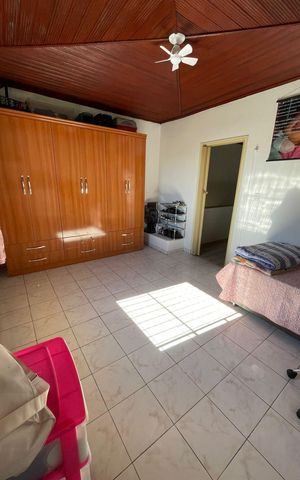 Casa à venda com 320m², 4 quartos e 2 vagas Casa à venda com 320m², 4 quartos e 2 vagasQuarto
