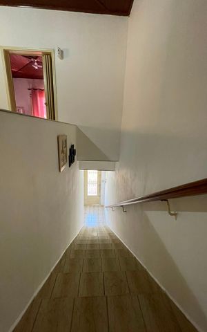 Casa à venda com 320m², 4 quartos e 2 vagas Casa à venda com 320m², 4 quartos e 2 vagasCorredor