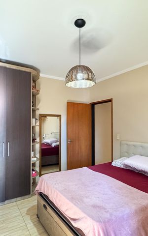 Casa à venda com 700m², 5 quartos e 2 vagas Casa à venda com 700m², 5 quartos e 2 vagasSuíte