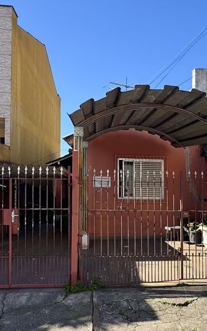 Casa à venda com 700m², 5 quartos e 2 vagas Casa à venda com 700m², 5 quartos e 2 vagasFachada