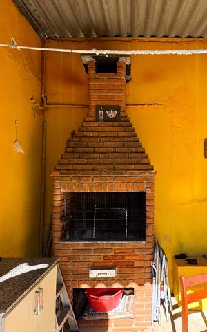 Casa à venda com 700m², 5 quartos e 2 vagas Casa à venda com 700m², 5 quartos e 2 vagasÁrea - Churrasqueira