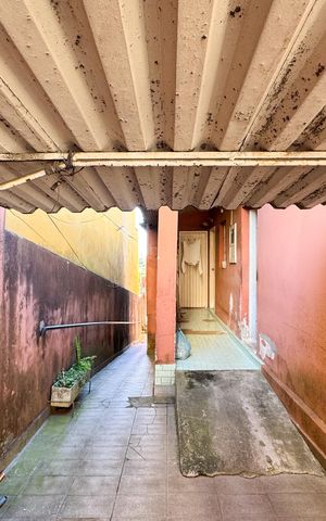 Casa à venda com 700m², 5 quartos e 2 vagas Casa à venda com 700m², 5 quartos e 2 vagasAcesso
