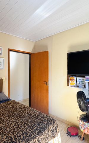 Casa à venda com 700m², 5 quartos e 2 vagas Casa à venda com 700m², 5 quartos e 2 vagasQuarto
